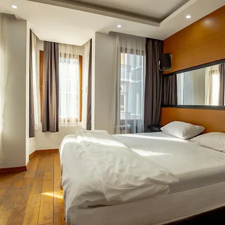 Xenia Taksim 3*